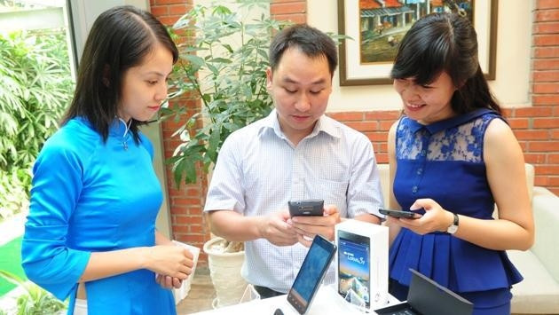 Chiếc điện thoại Vivas Lotus S1 vừa ra mắt.