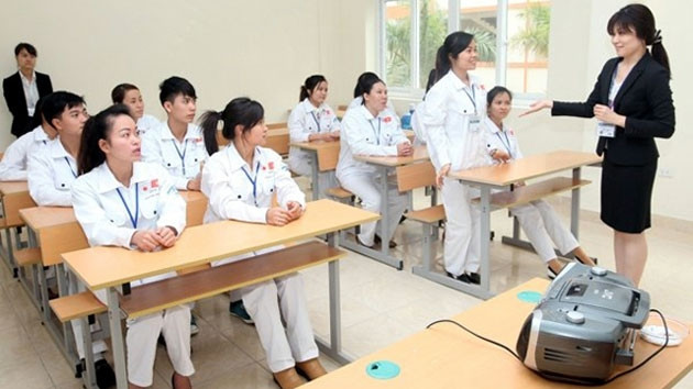 Lao động học tiếng Nhật trước khi sang Nhật Bản làm điều dưỡng viên. Ảnh: ANH TUẤN