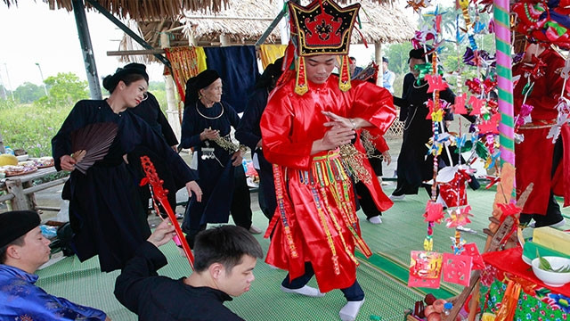 Thực hành then vừa được UNESCO ghi danh trong danh sách di sản văn hóa phi vật thể đại diện cho nhân loại. Ảnh: VIỆT CƯỜNG
