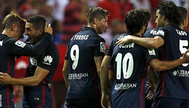 Các cầu thủ Atletico Madrid chia sẻ niềm vui sau bàn thắng. (ảnh: Reuters)