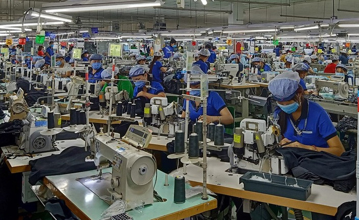 Nhiều doanh nghiệp thiếu nguyên liệu sản xuất do dịch Covid-19.
