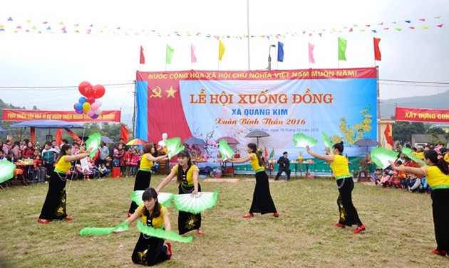  Thi cày ruộng đầu xuân ở xã biên giới Quang Kim