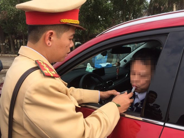 Cảnh sát giao thông tăng cường xử lý vi phạm nồng độ cồn. (Ảnh: Cục CSGT)