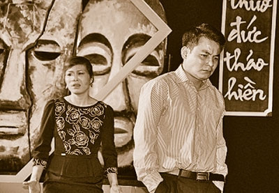 Cảnh trong vở Lâu đài cát của Nhà hát kịch Việt Nam.