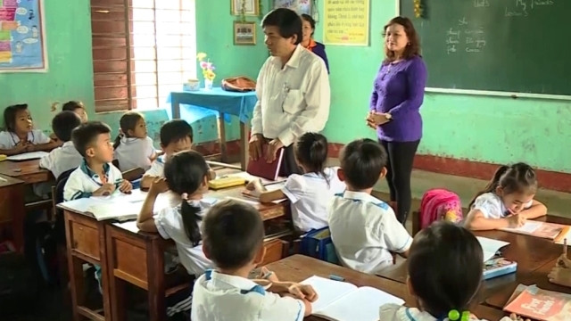 Ngày 7-11, Trường tiểu học số 2 An Thủy trở lại học sau một tuần nghỉ do lũ lụt.