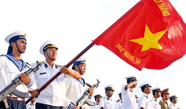 Lễ chào cờ trên đảo Trường Sa.