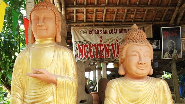 Tượng Phật bằng đất sét, niềm tự hào của chú Chín.