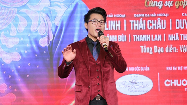 Làm show đánh dấu một chặng đường