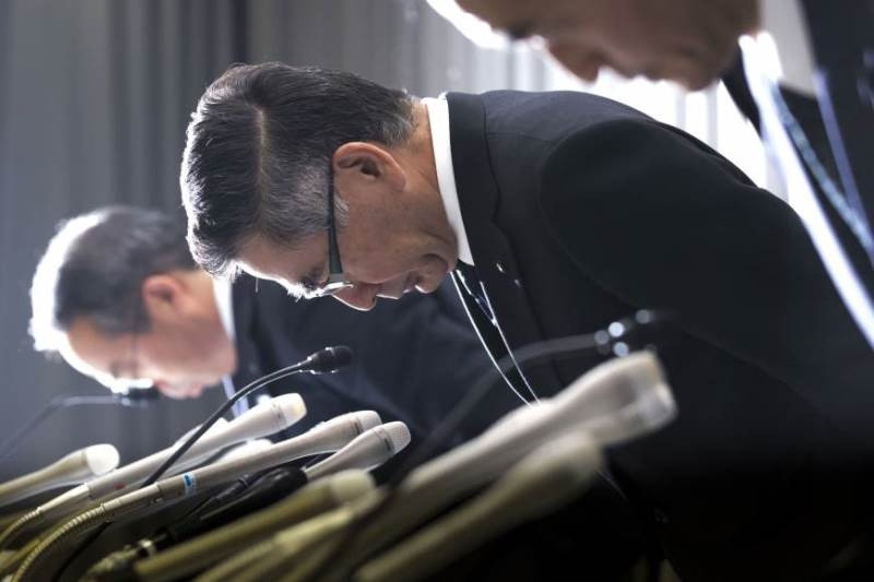 CEO của Suzuki Motor, ông Toshihiro Suzuki (giữa) tại cuộc họp báo ở Tokyo, ngày 9-8. (Ảnh: Bloomberg)