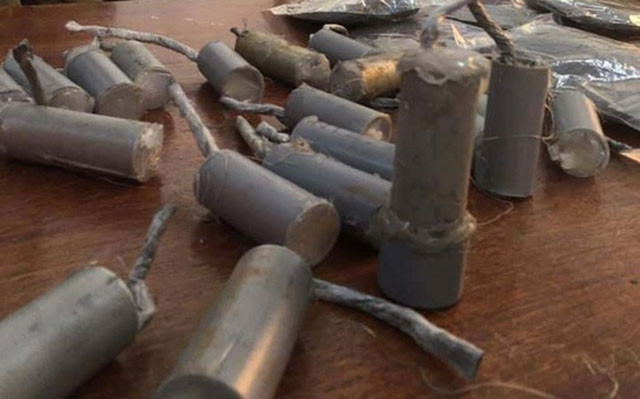 Những quả pháo tự chế của hai học sinh.