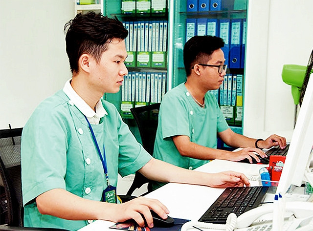 Nhân viên phòng khám Galant luôn thân thiện, sẻ chia với người bệnh.