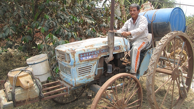 Ông Hai Thứ, trùm buôn lậu một thời, nay là nông dân có những sáng kiến hay phục vụ cộng đồng.