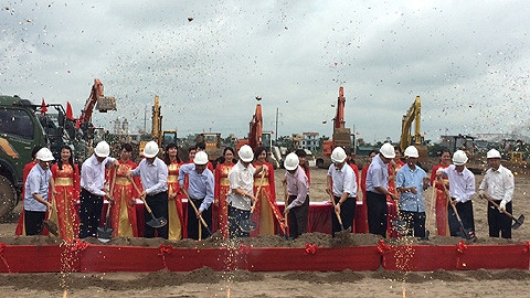 Các đồng chí lãnh đạo tại lễ khởi công.