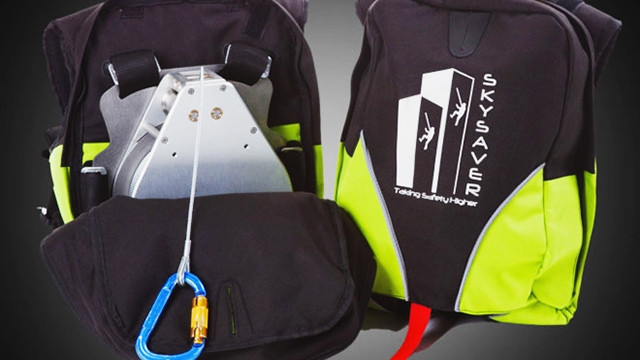 Thoát cháy nhờ ba-lô cứu hộ 