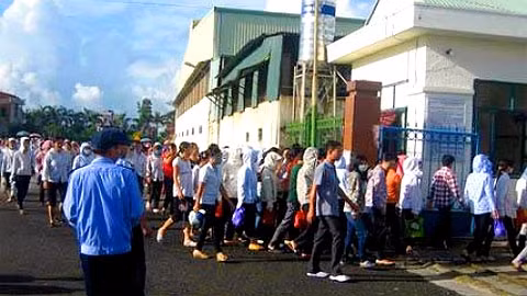 Các công nhân đã trở lại làm việc.