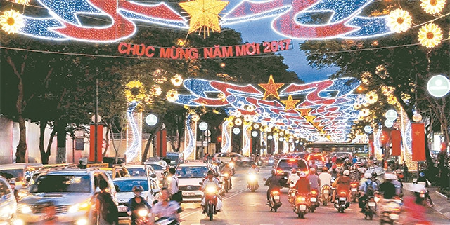 Cách trang trí lạm dụng đèn màu đang khá phổ biến tại các đô thị.