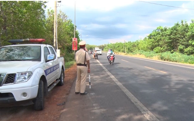 Đội CSGT tuần tra trên Quốc lộ 20. (Ảnh tư liệu)