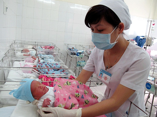 Việt Nam đang thực hiện thành công trong việc giảm tỷ lệ tử vong ở trẻ em dưới một tuổi và dưới năm tuổi. (Ảnh: Internet)