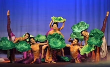 Múa Hương cốm của Nhà hát ca múa nhạc Việt Nam.