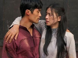 Johnny Trí Nguyễn và Ngô Thanh Vân
trong phim "Dòng máu anh hùng".