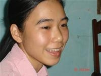 Những giọt nước mắt sung sướng<br>trên gương mặt Nguyễn Thị Thu Trang<br>khi em nghe tin được điểm 10 <br>môn Văn.