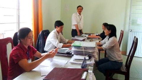 Giao ban triển khai công việc đầu tuần tại Văn phòng chung xã Ðác Hring (huyện Ðác Hà, Kon Tum).