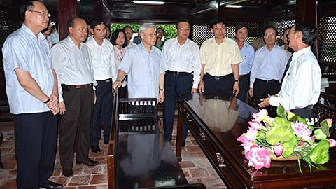 Tổng Bí thư Nguyễn Phú Trọng thăm Khu Di tích lịch sử-văn hóa Trường Dục Thanh, TP Phan Thiết.