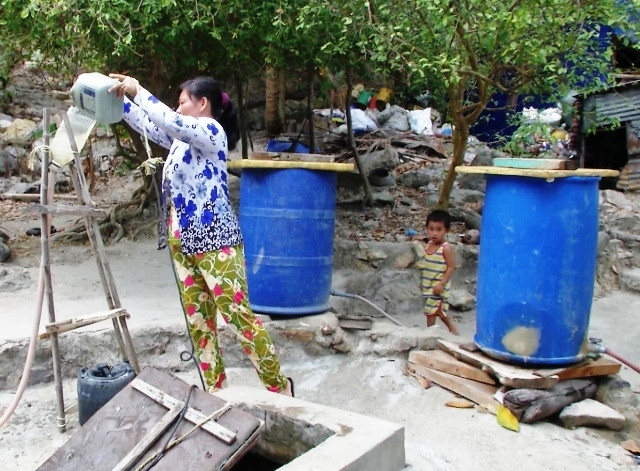 Nhiều nơi ở Kiên Giang thiếu nước ngọt sinh hoạt.
