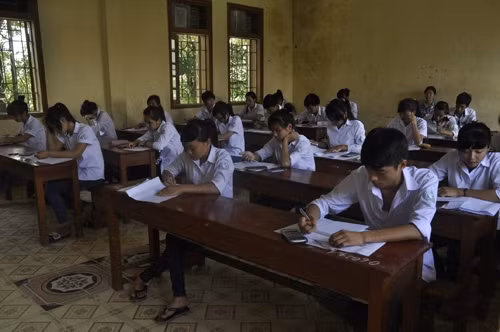 Học sinh thi tốt nghiệp THPT năm 2013 tại Hội đồng thi THPT A Duy Tiên (Hà Nam). Ảnh: MAI QUÝ TÙNG