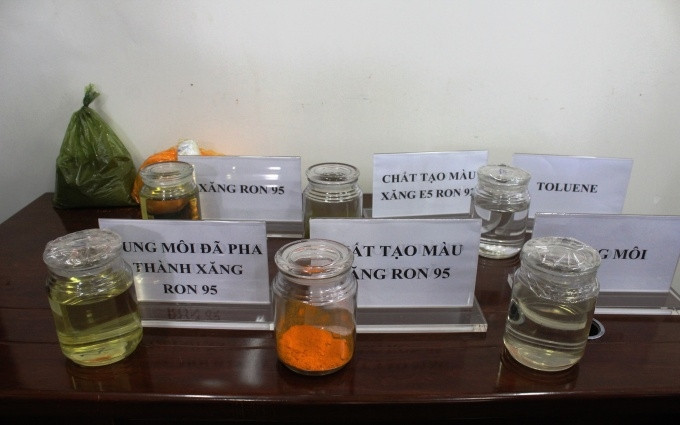 Dung môi, nguyên liệu các đối tượng dùng pha chế, sản xuất xăng giả.