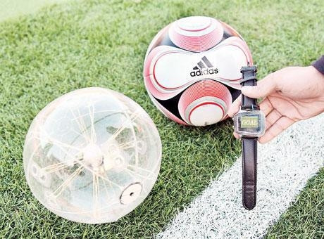 Quả bóng gắn chip trong công nghệ Goal Ref.
