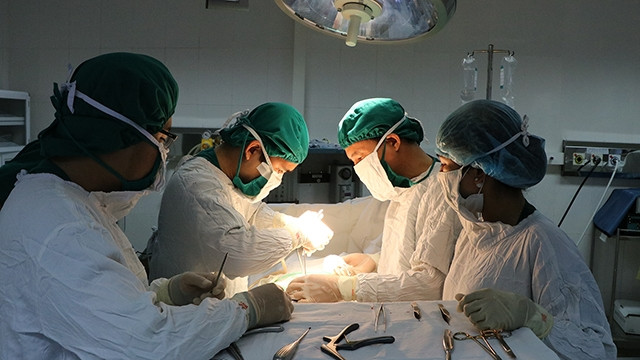 Hà Tĩnh đang đối mặt bài toán nan giải: Giữ chân bác sĩ.