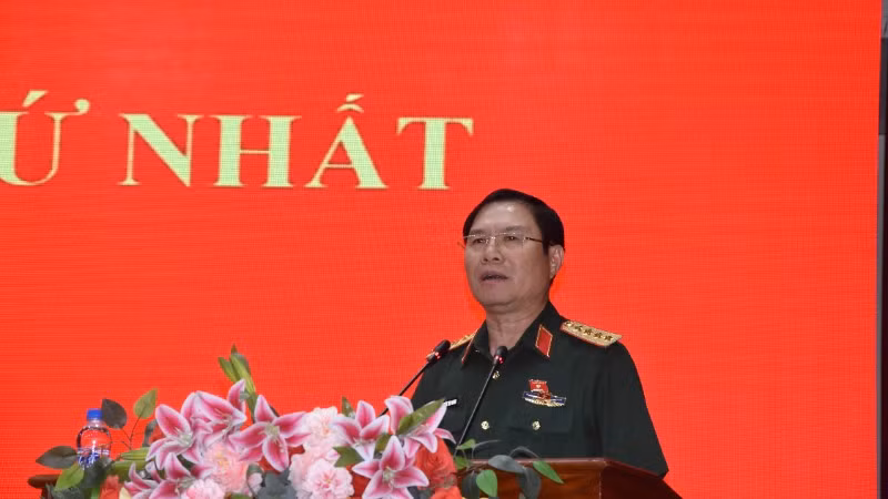 Đại tướng Nguyễn Tân Cương phát biểu tại buổi tiếp xúc cử tri trên địa bàn tỉnh Đồng Tháp.
