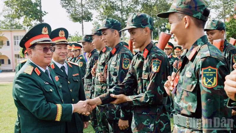 ndo_br_thieu-tuong-nguyen-van-tien-pho-tu-lenh-quan-khu-9-dong-vien-chien-si-moi-8979.jpg