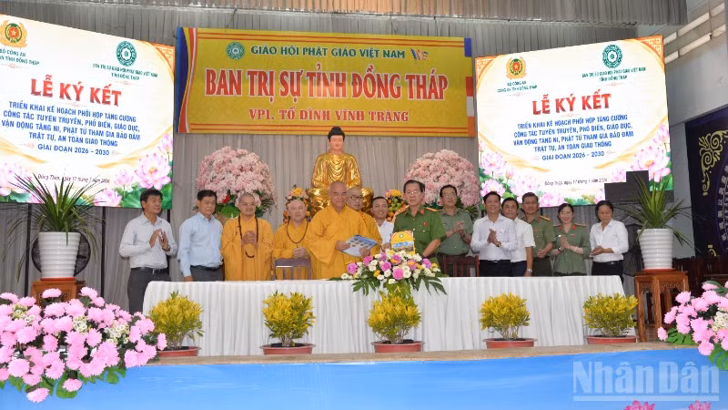 Công an tỉnh Đồng Tháp ký kết phối hợp với Giáo hội Phật giáo tỉnh Đồng Tháp.