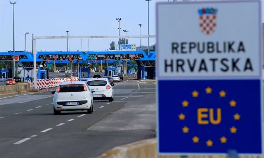slovenia-gia-han-kiem-soat-bien-gioi-voi-croatia.jpg
