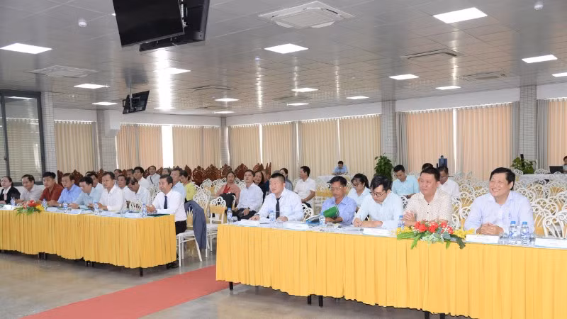 Các đại biểu tham dự hội thảo.