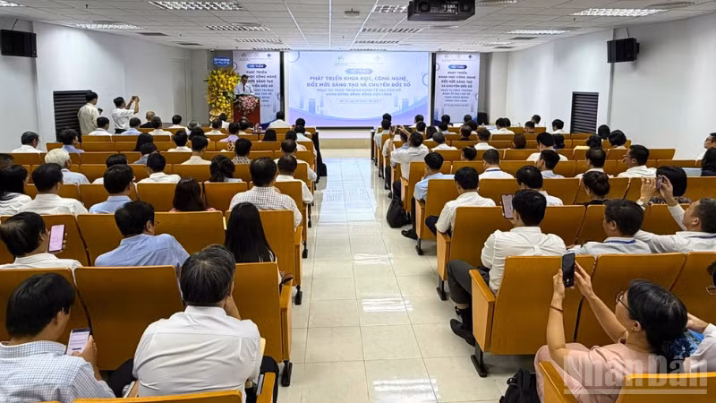 Quang cảnh hội thảo. (Ảnh: VĂN &Uacute;T)