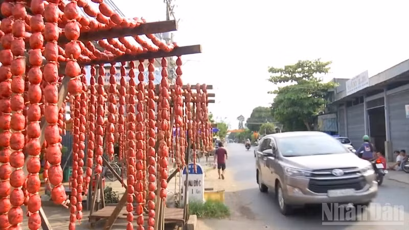 Làng nghề truyền thống làm “tung lò mò” - món ăn đặc trưng của đồng bào dân tộc Chăm
