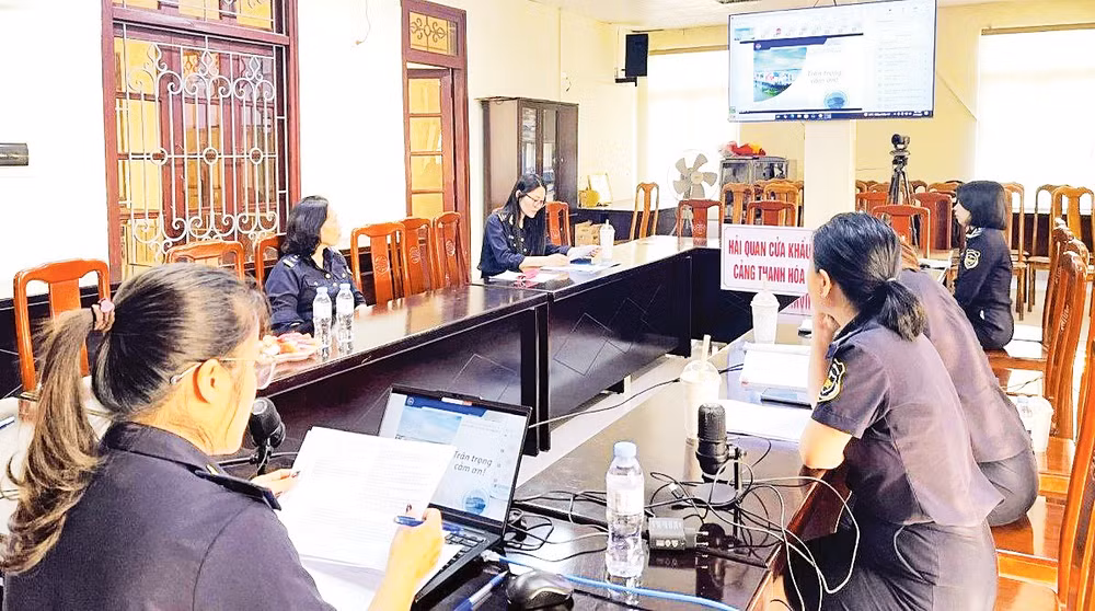 Nhờ đẩy mạnh ứng dụng công nghệ, chuyển đổi số, Hải quan cửa khẩu cảng Thanh Hóa (Chi cục Hải quan khu vực X) có thể thường xuyên hỗ trợ trực tuyến cộng đồng doanh nghiệp tuân thủ các quy định pháp luật ngành hải quan. 