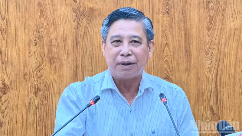 Đồng chí Đồng Văn Thanh, Ủy viên Ban Chấp hành Trung ương Đảng, Phó Bí thư Thường trực Thành ủy, Chủ tịch Hội đồng nhân dân thành phố, Chủ tịch Ủy ban bầu cử thành phố Cần Thơ phát biểu tại hội nghị.