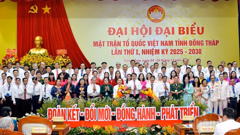 Ủy viên Ủy ban Mặt trận Tổ quốc Việt Nam tỉnh Đồng Tháp khóa I, nhiệm kỳ 2025-2030 ra mắt trước Đại hội.