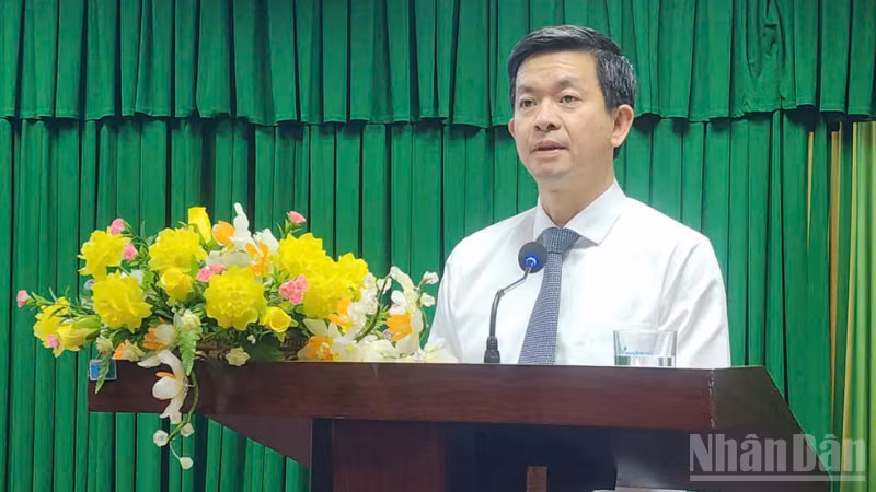 Đồng chí Lê Quang Tùng, Ủy viên Ban chấp hành Trung ương Đảng, Bí thư Thành ủy Cần Thơ phát biểu chỉ đạo.