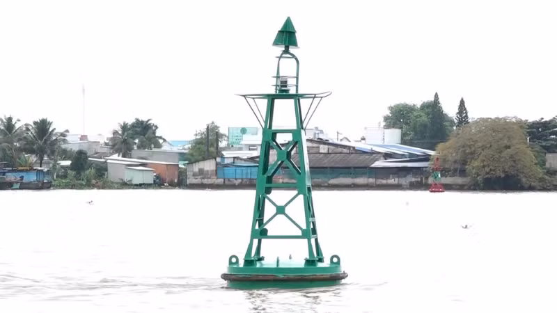 Từ nay đến 22/9, mực nước trên sông Hậu và các tuyến kênh chính được dự báo tiếp tục duy trì trên báo động III. (Ảnh: VĂN ÚT)