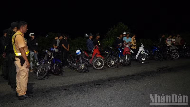 ndo_br_mot-so-hinh-anh-bat-giu-cac-doi-tuong-tu-tap-dieu-khien-xe-net-po-ru-ga-tren-duong-lo-day-thep-anh-trong-tin-3-6442.jpg