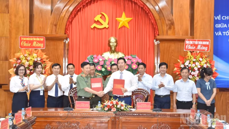 Ký kết hợp tác giữa Ủy ban nhân dân tỉnh Đồng Tháp và Tổng Công ty viễn thông MobiFone.