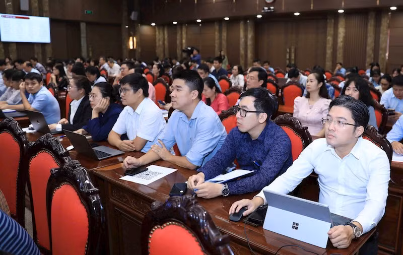 Các đại biểu tham gia Hội nghị quán triệt và triển khai các kế hoạch, chương trình hành động của Ban Thường vụ Thành ủy thực hiện Nghị quyết Hội nghị Trung ương 3 khóa XIV và một số nghị quyết, chỉ thị của Bộ Chính trị. (Ảnh: Thái Quang)
