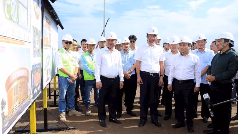 Chủ tịch Ủy ban nhân dân thành phố Hà Nội Vũ Đại Thắng kiểm tra tiến độ dự án đầu tư xây dựng Khu đô thị thể thao Olympic.
