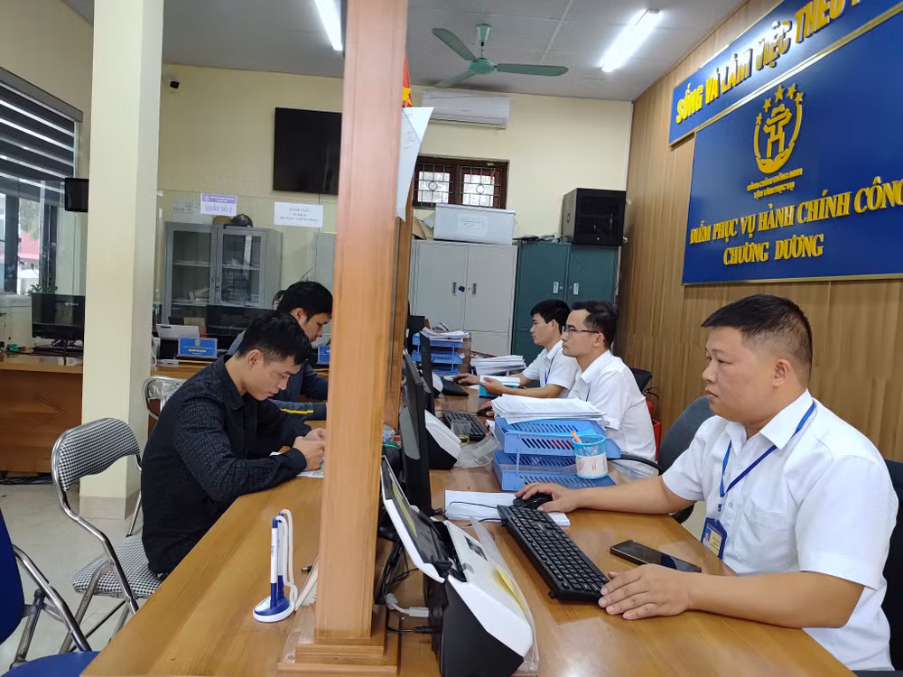 Cơ quan chức năng tích cực cải cách hành chính, phục vụ nhân dân. (Ảnh: VĂN HỌC)
