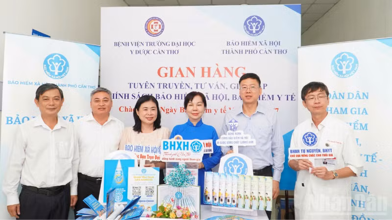 Quang cảnh ra mắt gian hàng.